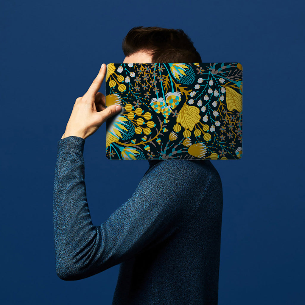 The form-fitting glossy hardshell case with Autumn Leaves design