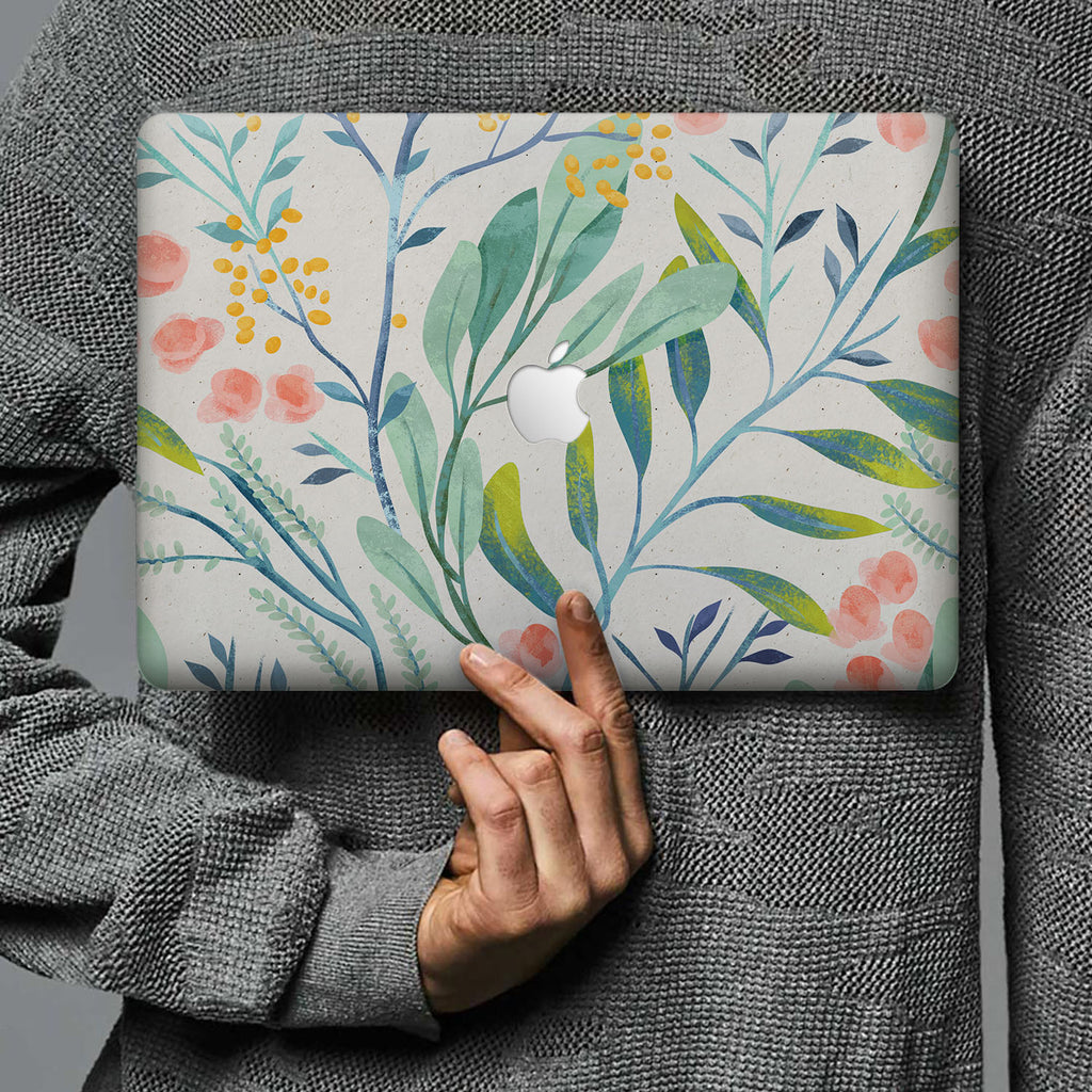 Form-fitting hardshell with Pink Flower design keeps scuffs and scratches at bay