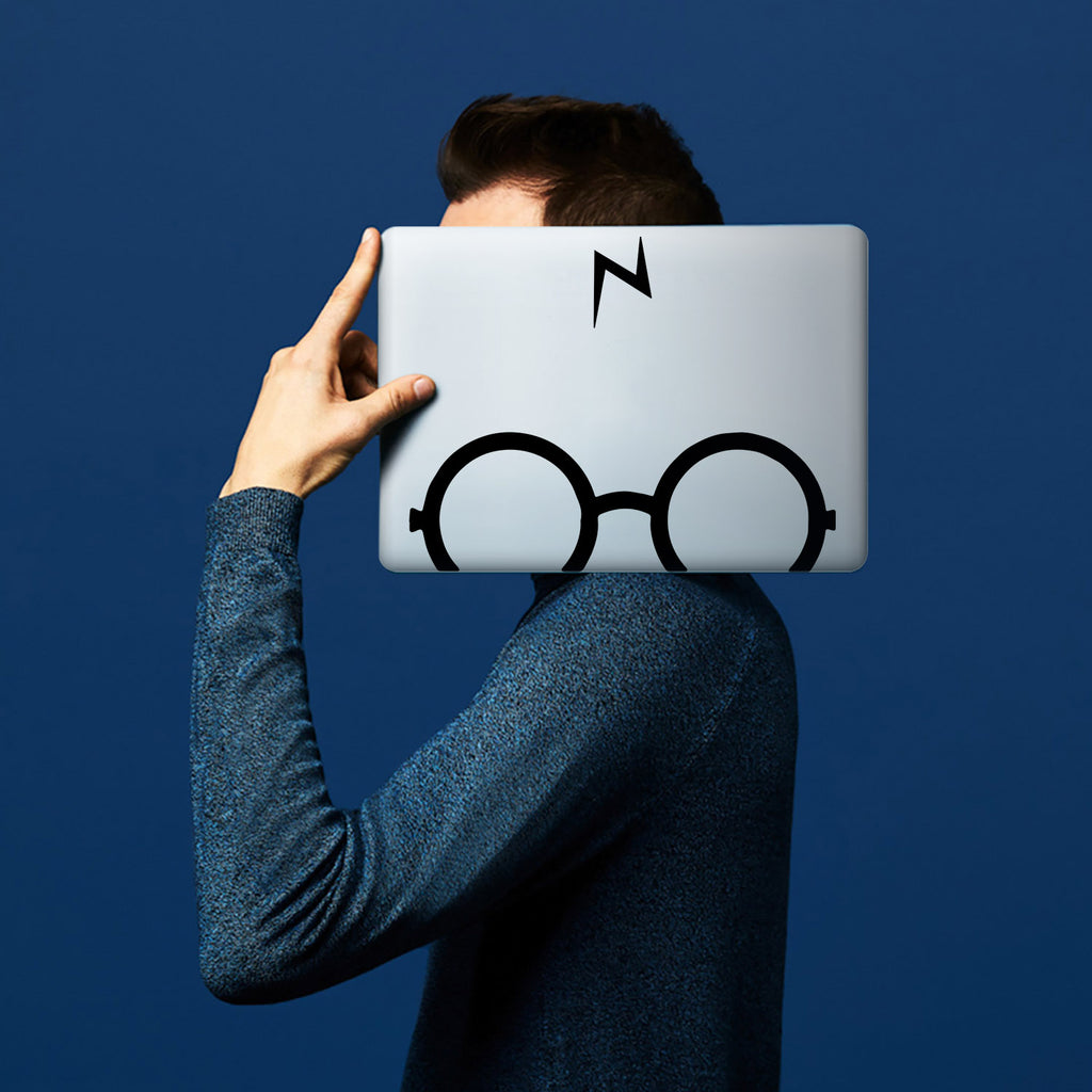 The form-fitting glossy hardshell case with Fairy Tale design